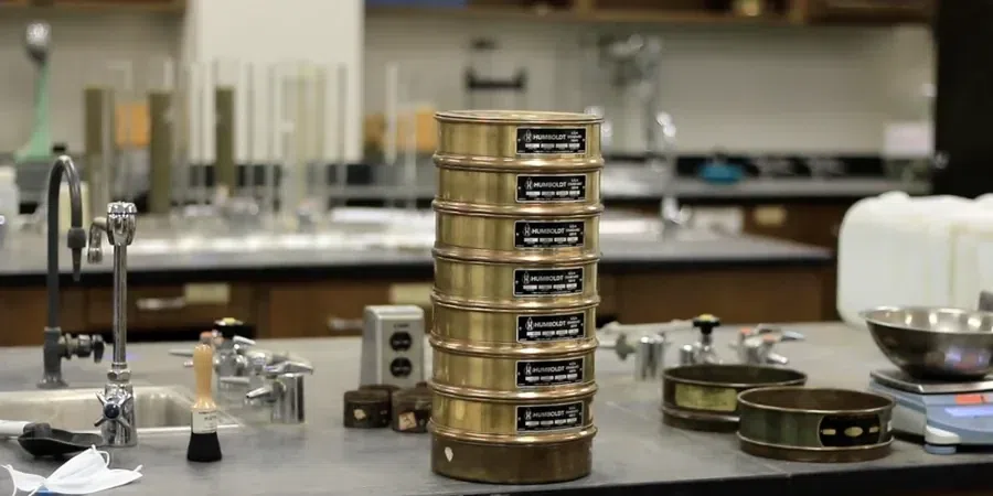 Illustrative image of Grain size analysis (sieve + hydrometer) in Chesapeake